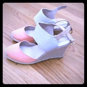 Round toe wedge sandals